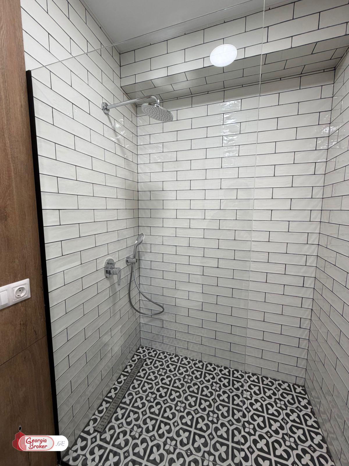 продается квартира с новым ремонтом 3-комнаты